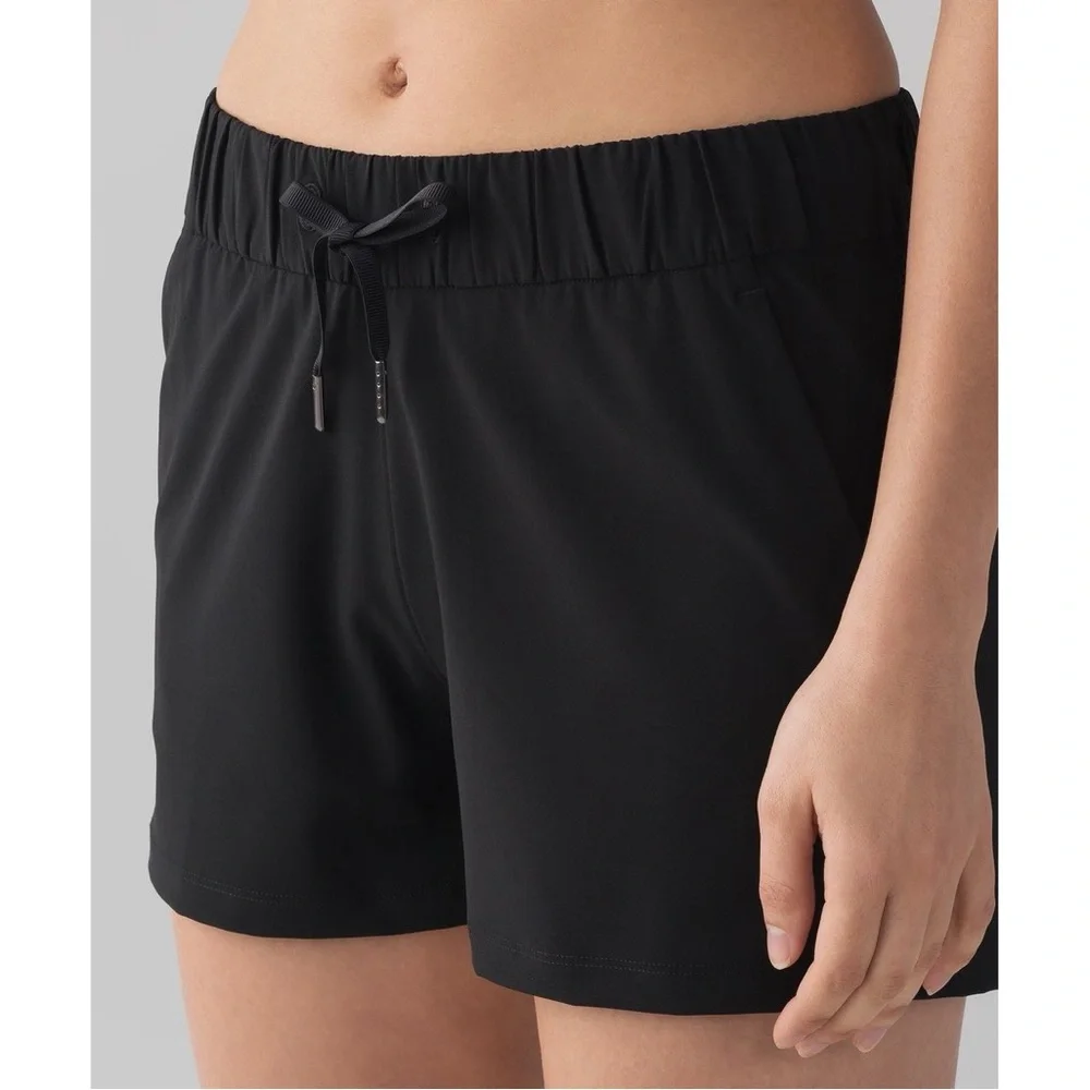 Lululemon On The Fly‎ Short Woven 2.5” in Black